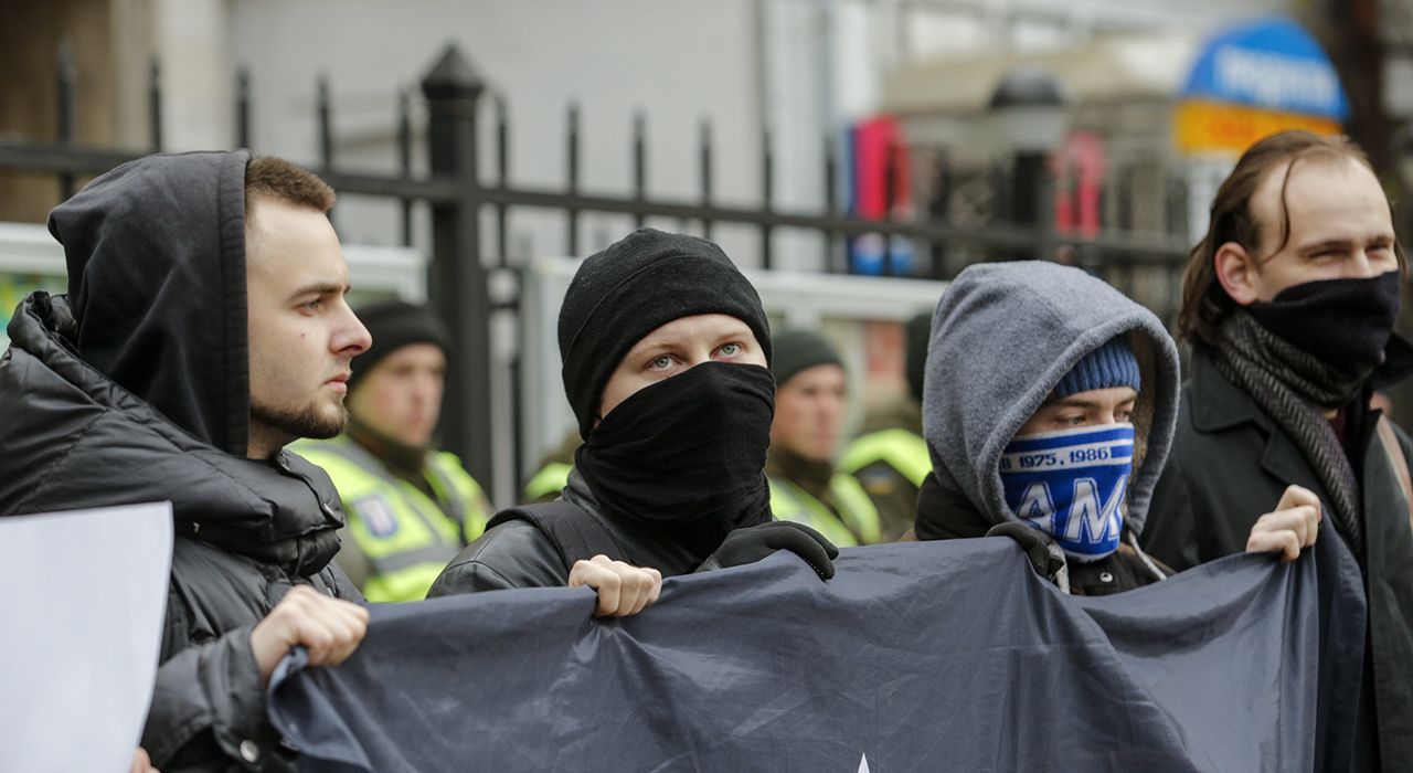 Протесты под посольством Польши: националисты требуют прекратить вмешиваться в дела Украины