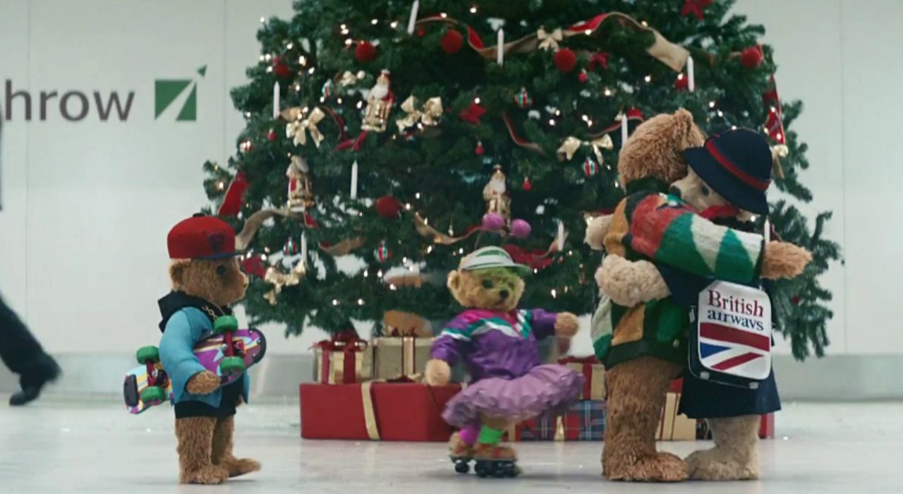 Аэропорт Хитроу выпустил рождественский ролик с историей любви плюшевых мишек
