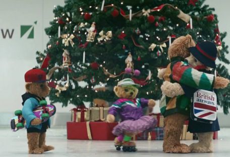 Аэропорт Хитроу выпустил рождественский ролик с историей любви плюшевых мишек