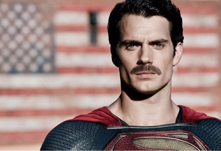 Warner Bros. за $25 млн стерла усы Генри Кавилла, сыгравшего супермена