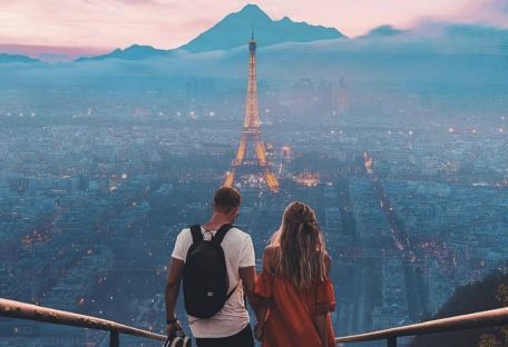 В сети высмеивают коллаж, который подали как оригинальное фото Парижа