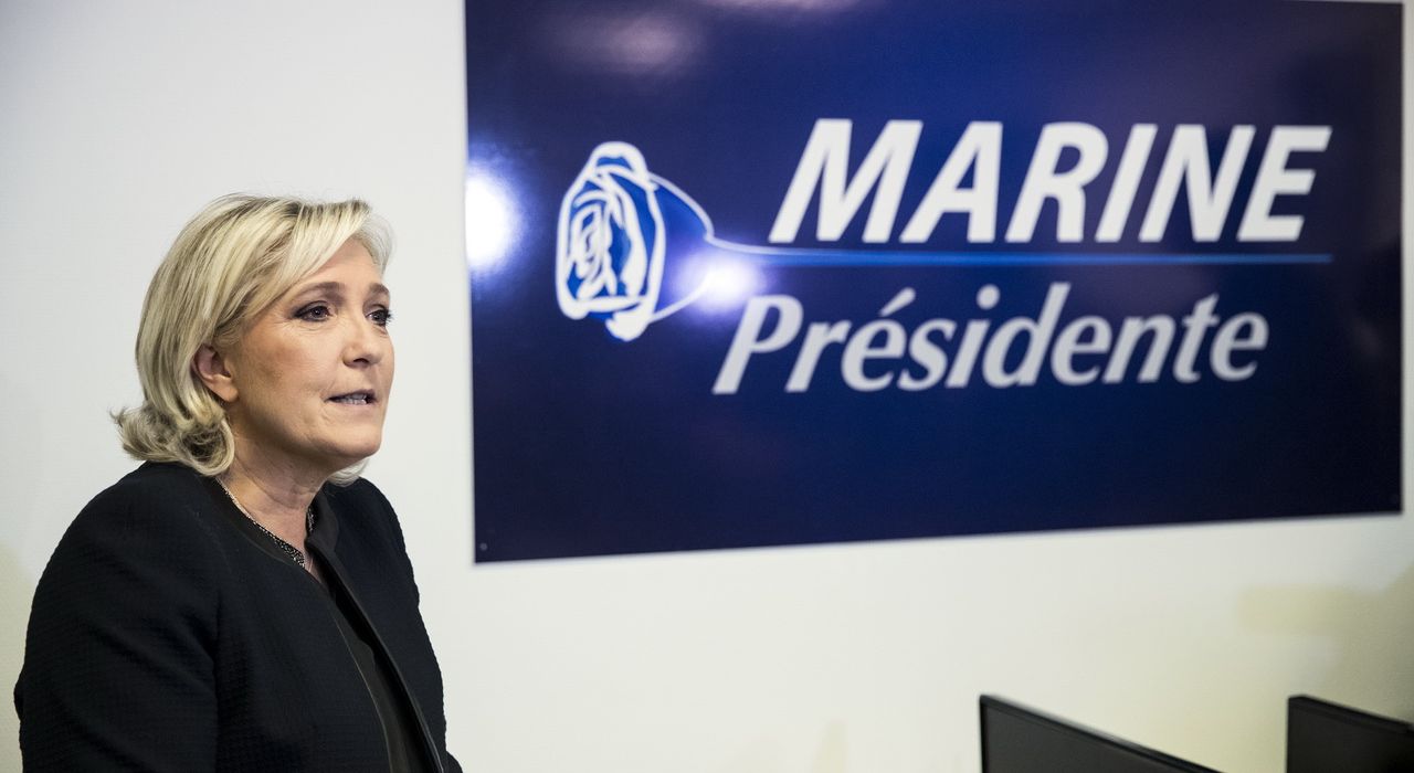 Выборы во Франции: кто выйдет с Ле Пен во второй тур