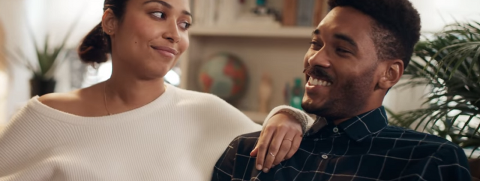 В сети появилось продолжение рекламы о трудностях пользователей iPhone