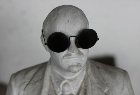 Ленин, мобилки и необычные рисунки: репортаж из киевского музея ненужных вещей