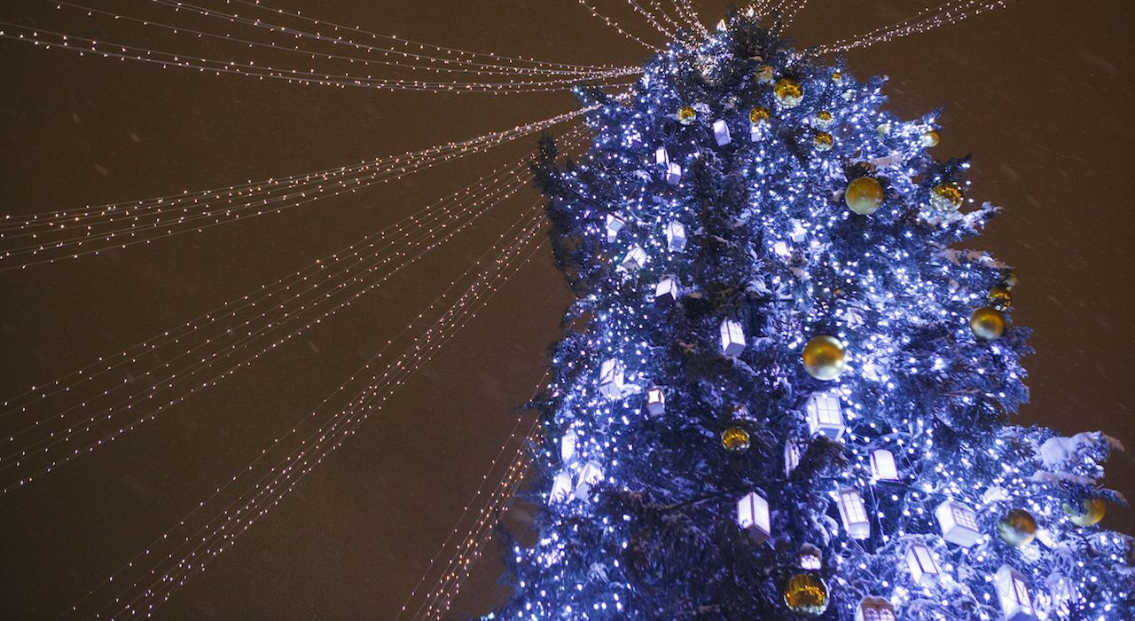 Как зажигали главную новогоднюю елку страны (фоторепортаж)