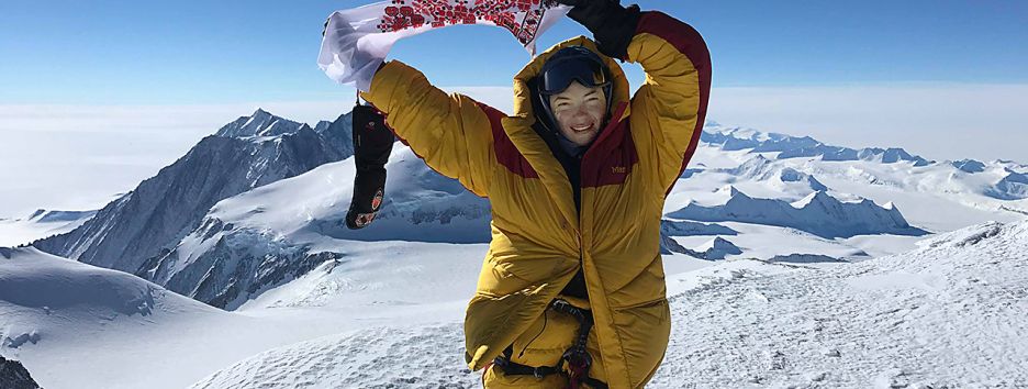 Три дня в спальном мешке, промерзшие насквозь кости и рушник над главной вершиной Антарктиды: дончанка Татьяна Яловчак