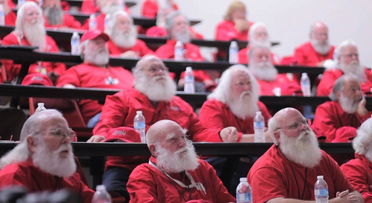 Чему учат в американской школе Санта-Клаусов