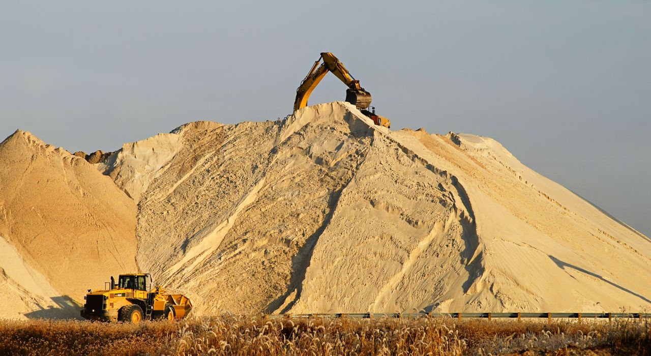 «Центрэнерго» переплатило за строительный песок в 2 раза