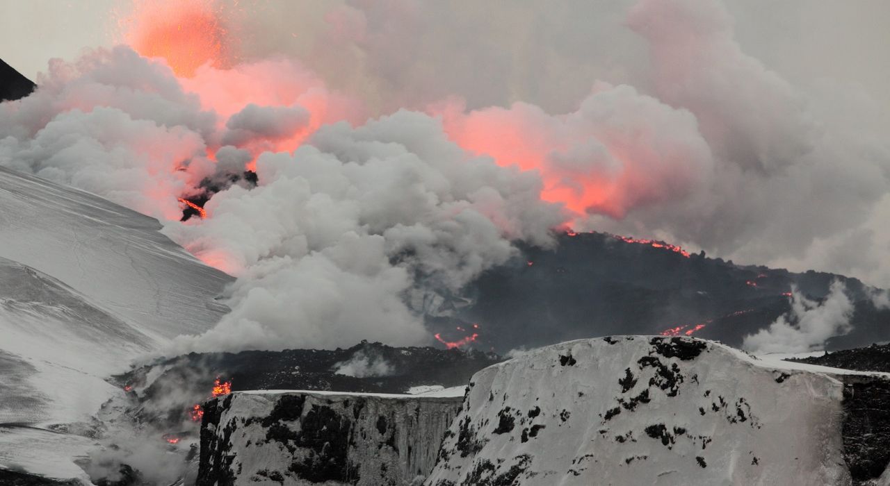 Ученые назвали вулканы, которые могут начать извергаться в 2018 году
