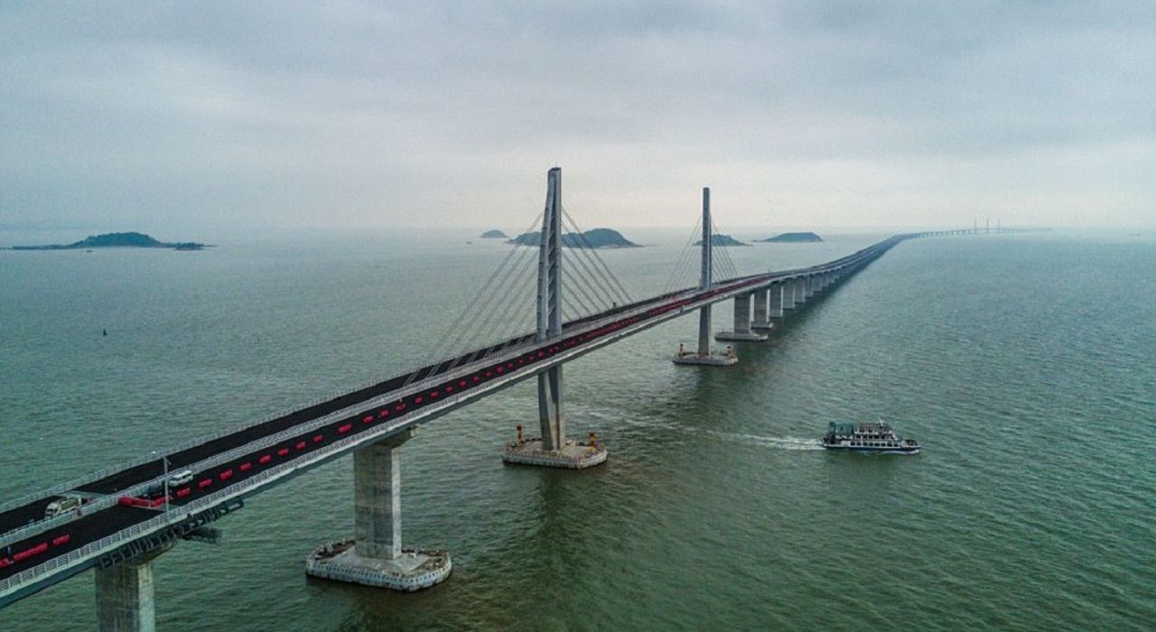 В Китае построили самый длинный в мире мост через море