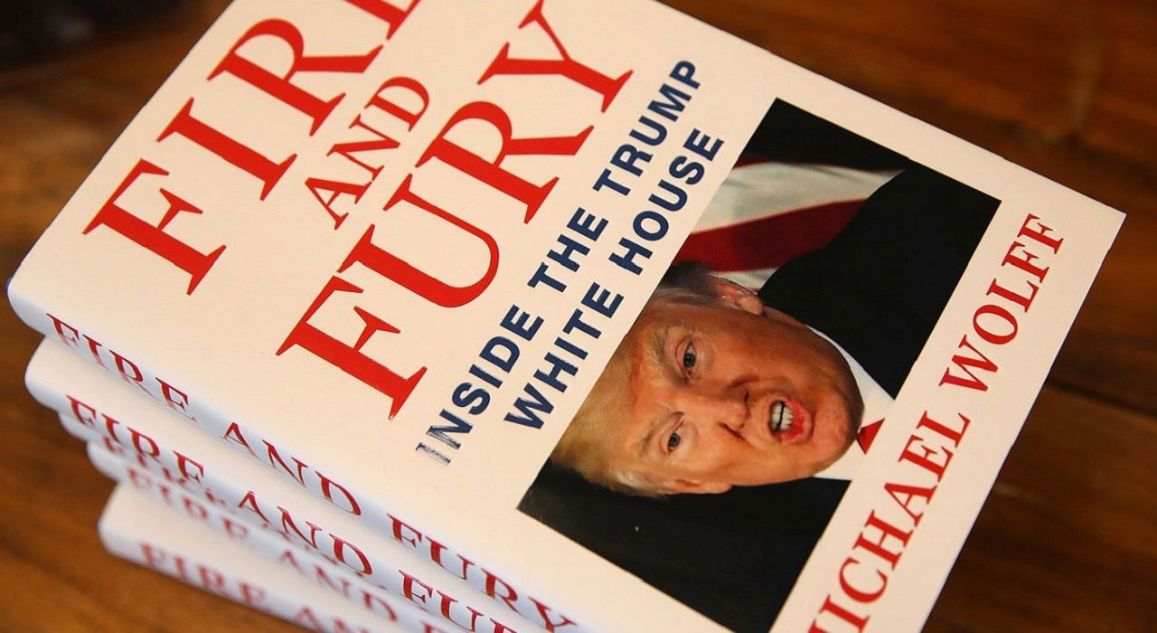 Книга о Трампе «Огонь и ярость» продвигает книгу с таким же названием