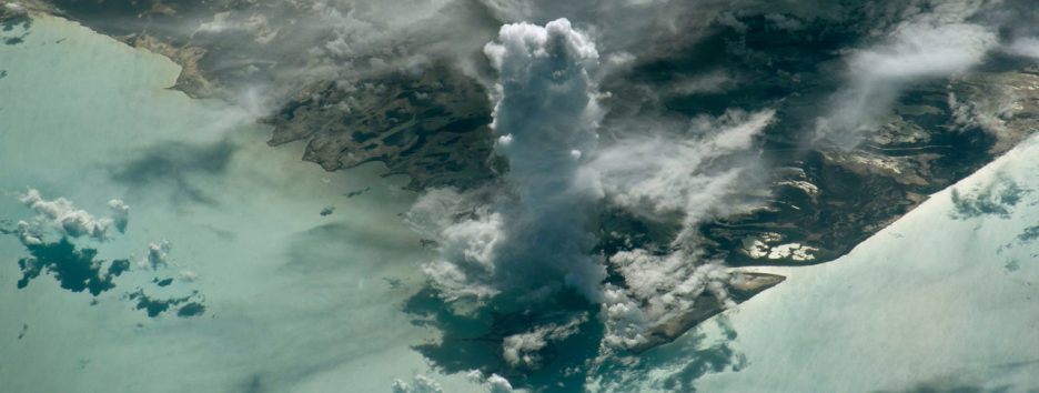 NASA показало очень высокое облако над Багамами