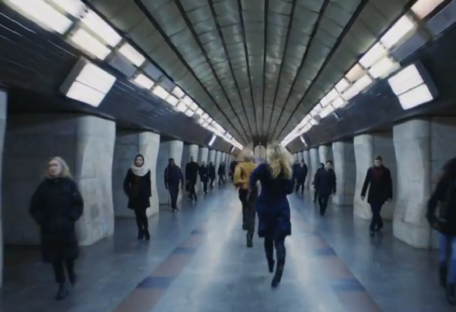 В киевском метро сняли рекламу для британской компании Trainline