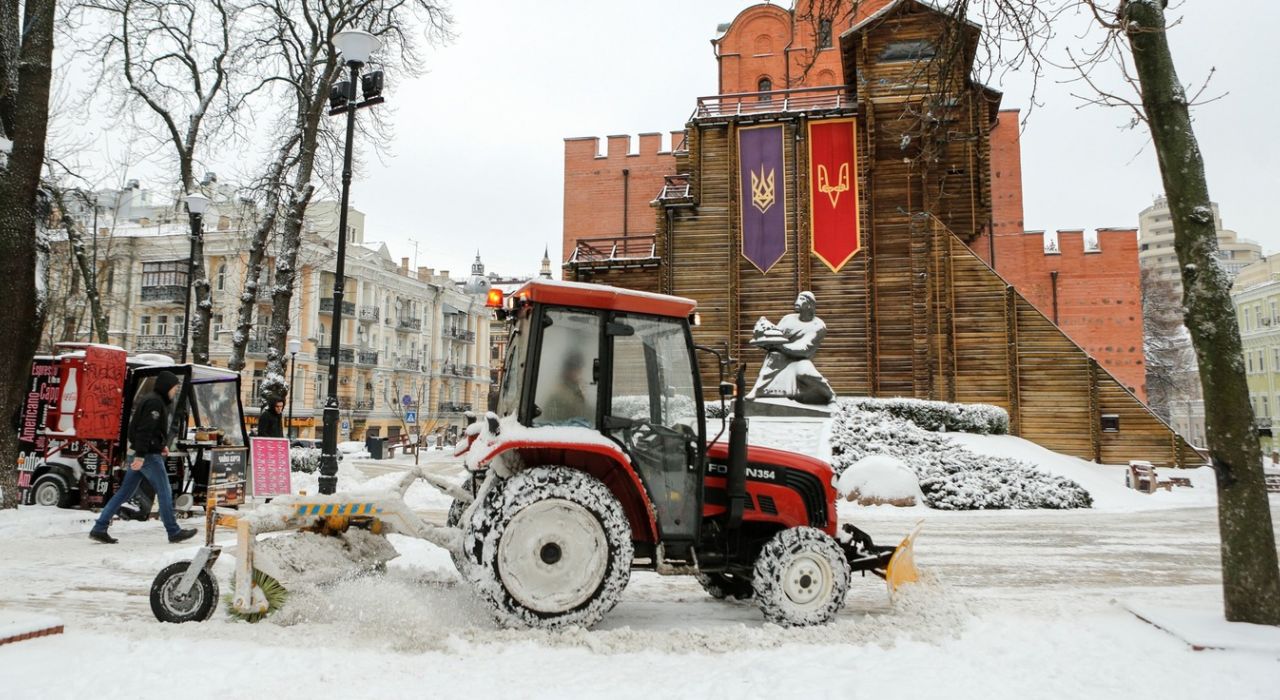 Снег атакует: в Киев вернулась настоящая зима (фото)