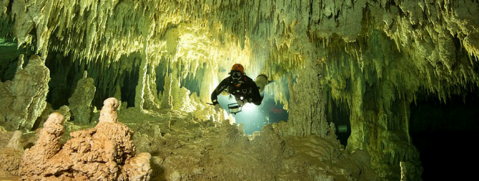 В Мексике обнаружили самую большую подводную пещеру в мире (фото)