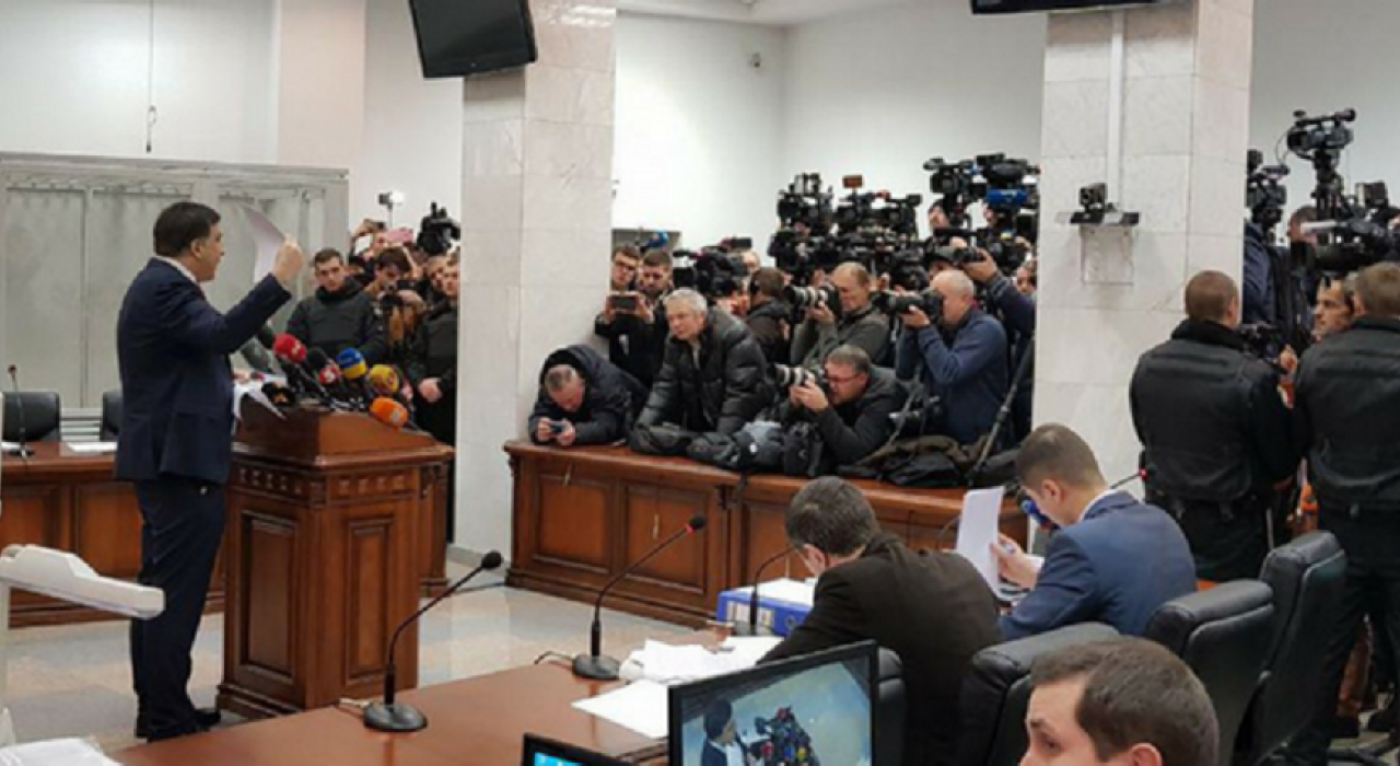 Все дела Саакашвили: где и в чем обвиняют политика