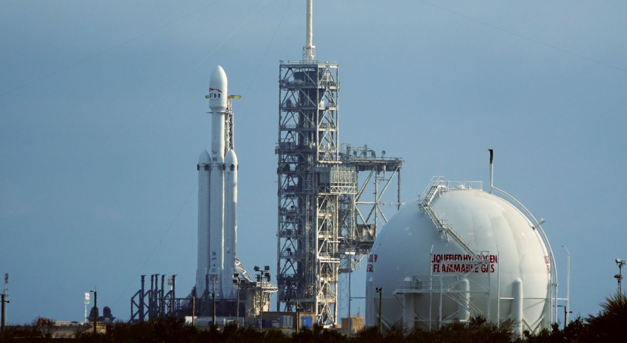 SpaceX успешно протестировала сверхтяжелую ракету Falcon Heavy (видео)