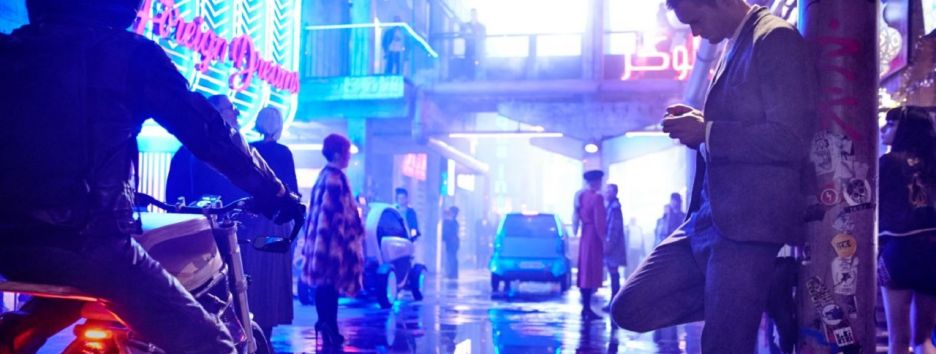 Netflix выпустил первый трейлер к киберпанку «Немой» Дункана Джонса