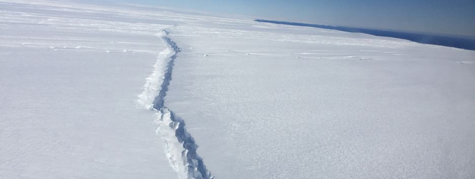 В Антарктиде раскалывается ледник