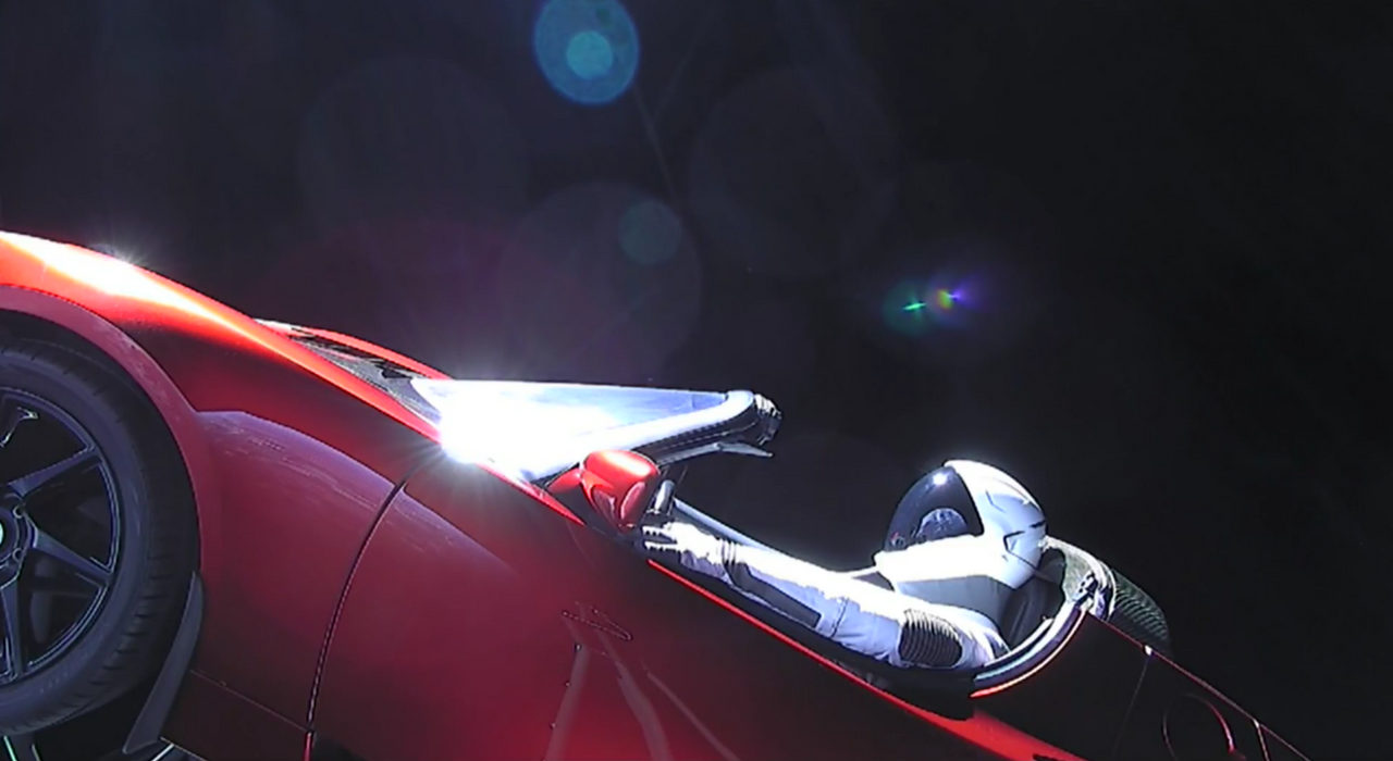 Космическое будущее Tesla Roadster предсказали на несколько миллионов лет
