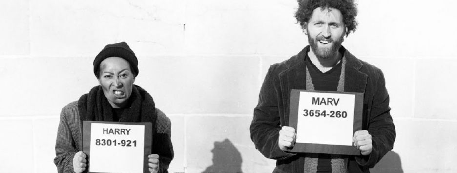 Пара устроила оригинальную фотосъемку, воспроизводя сцены из фильмов