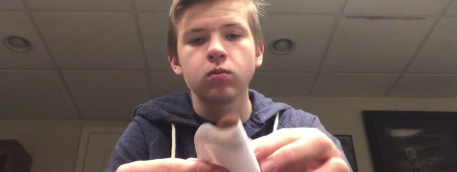 Поклонник PewDiePie каждый день ест его фото — ради внимания кумира