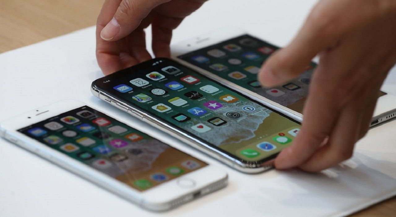 Apple анонсировала выпуск сразу трех моделей iPhone в этом году