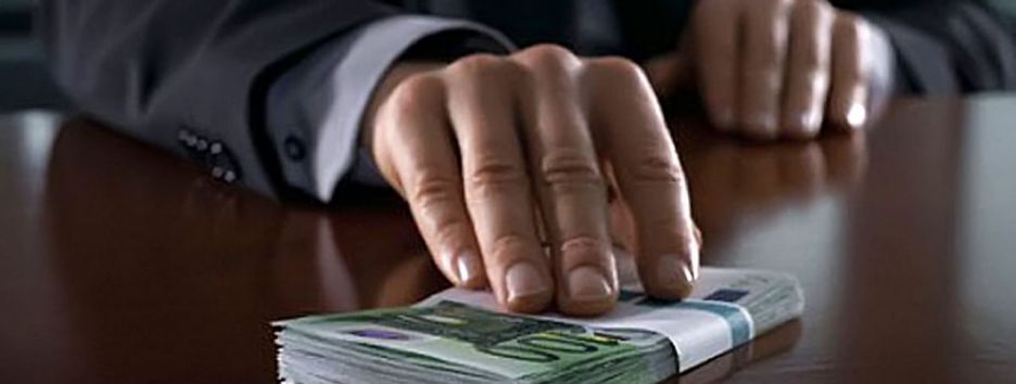 Экс-главу РГА оштрафовали на 12 тыс. грн за взятку в $23 тыс.