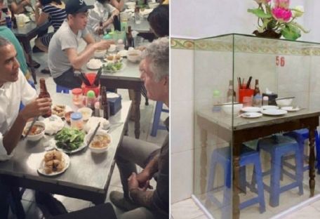 Столик, за которым Обама обедал в кафе во Вьетнаме, поставили под стекло