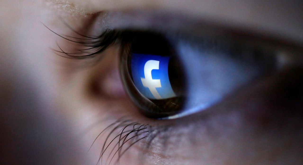 Facebook в центре скандала: что нужно знать и как защитить свои данные