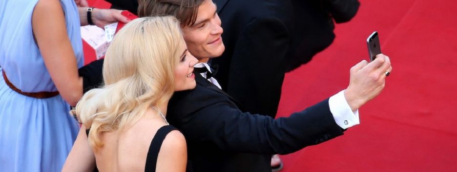 На Каннском фестивале ввели запрет на селфи на красной дорожке