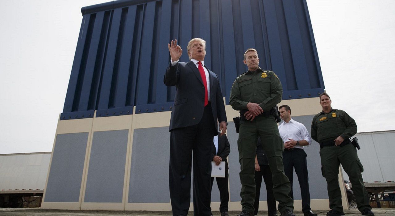 Трамп показал в Twitter, как строится стена на границе с Мексикой. Фото оказалось фейковым