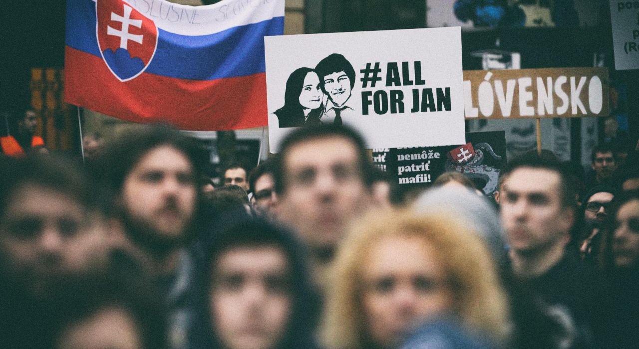 Политический кризис и перевыборы: как Словакию потрясло убийство журналиста