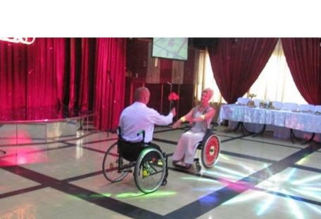 Вкус жизни: как пара танцует на инвалидных колясках