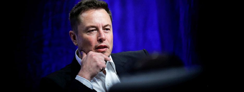 Фанаты решили купить Илону Маску удобный диван