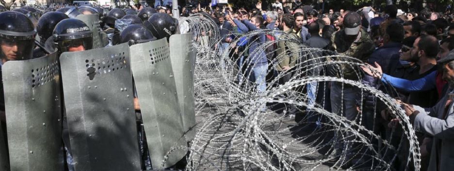 Около 16 тыс. человек вышло на митинги против нового премьер-министра Армении