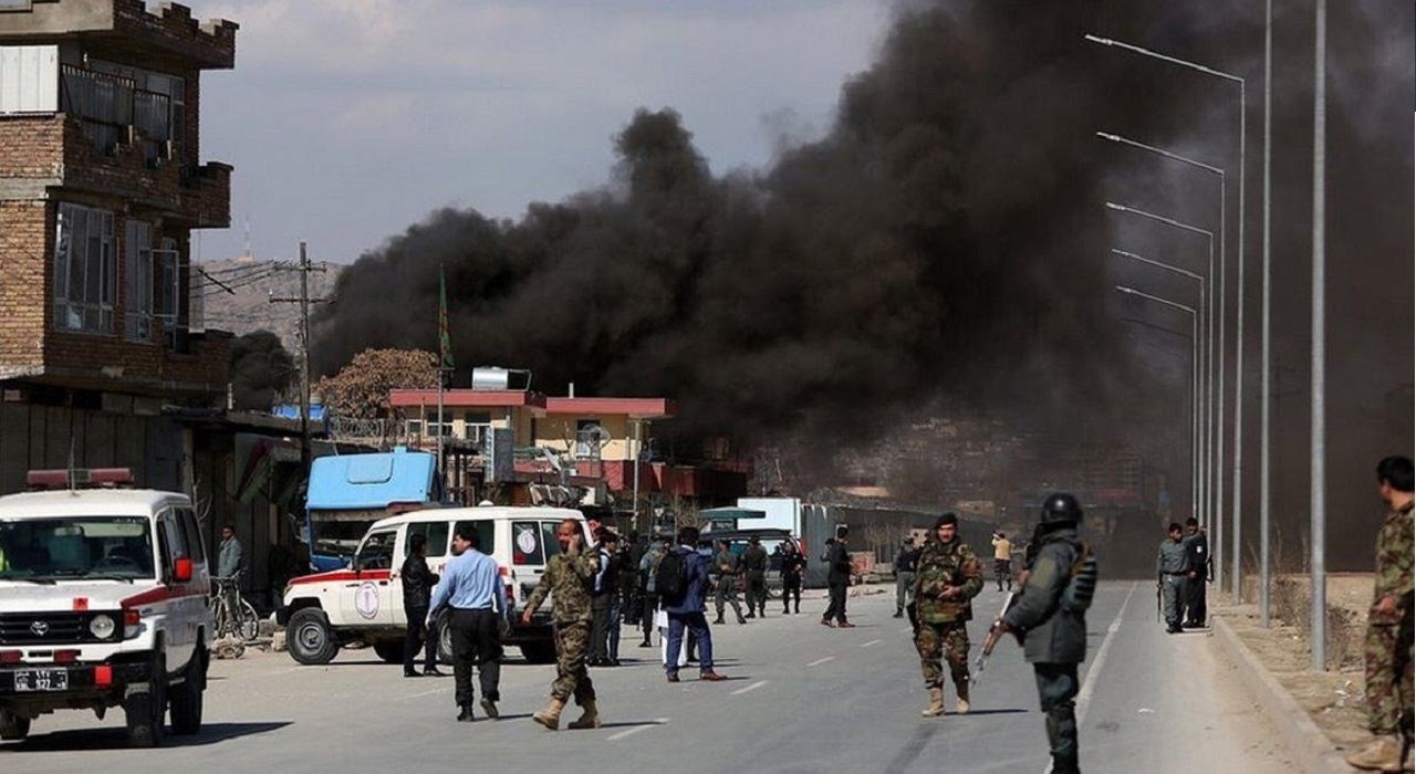 Террорист-смертник подорвался в центре регистрации избирателей в Афганистане: 57 человек погибло