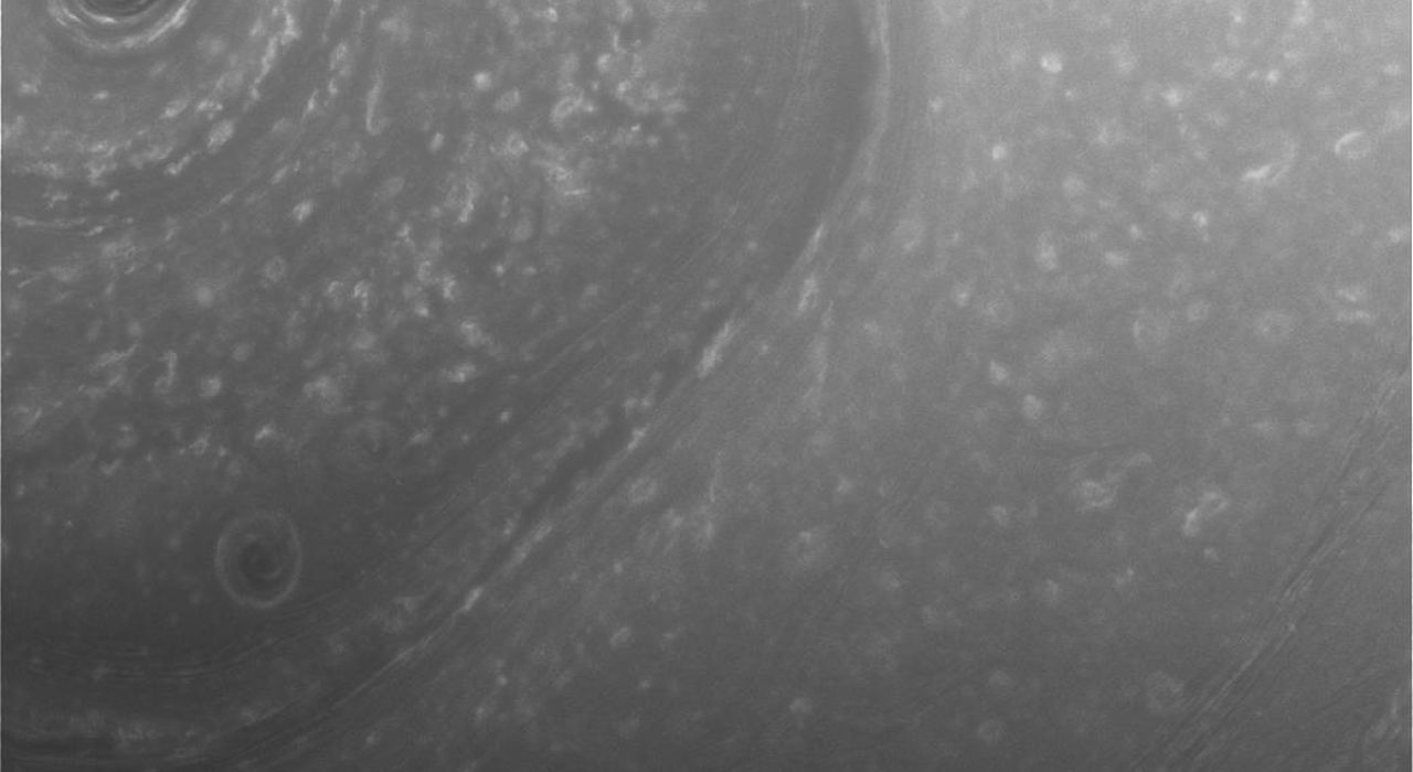 Представители НАСА опубликовали новые фото Сатурна