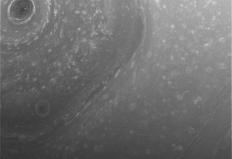 Представители НАСА опубликовали новые фото Сатурна