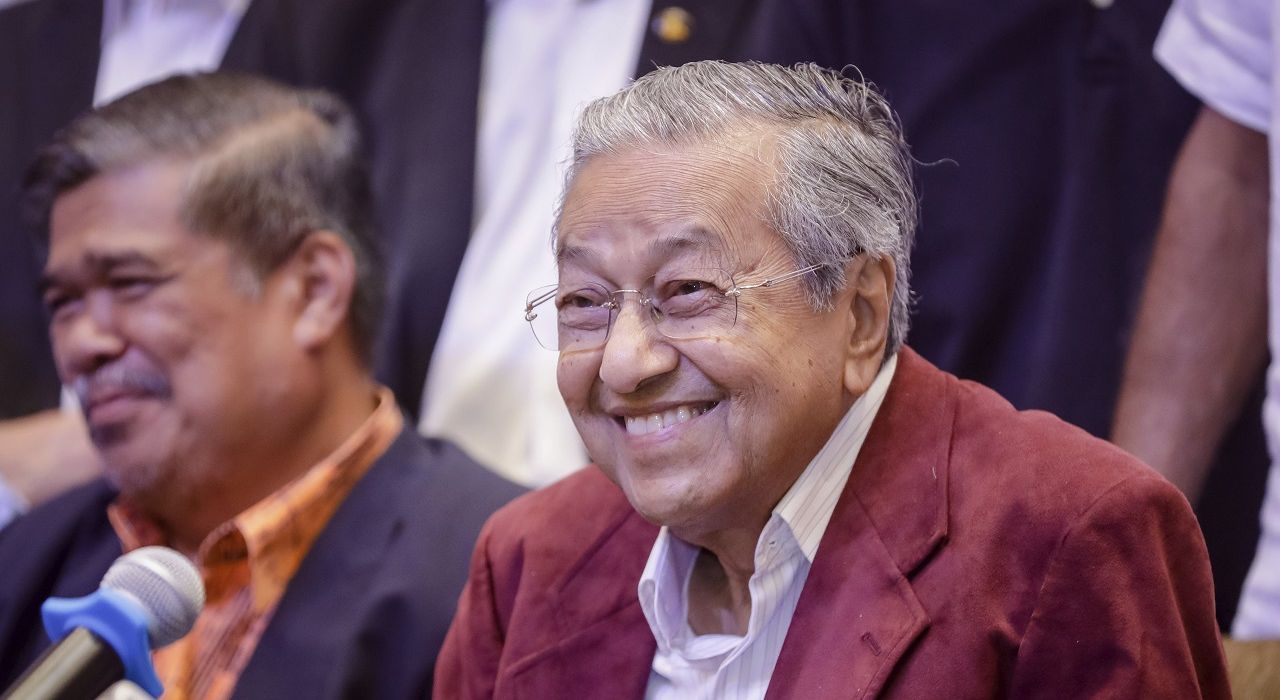 Малайзию возглавит 92-летний лидер оппозиции Махатхир Мохамад