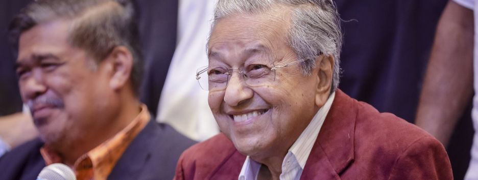 Малайзию возглавит 92-летний лидер оппозиции Махатхир Мохамад
