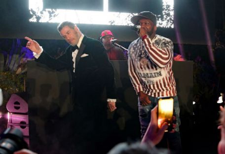Джон Траволта станцевал с 50 Cent на Каннском кинофестивале