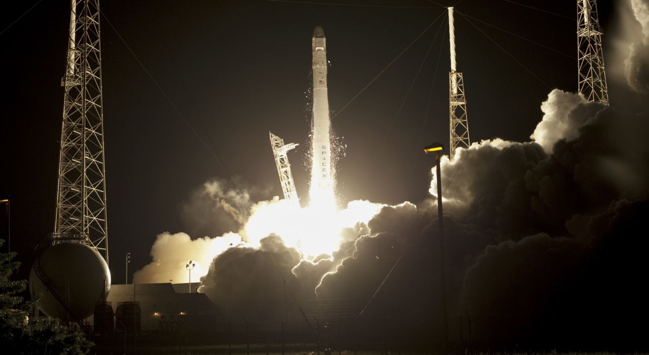 SpaceX снова готова к старту. Лицензии на полет все еще нет