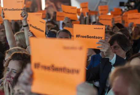 Как открытие фестиваля «Молодость» стало акцией Free Sentsov - фоторепортаж