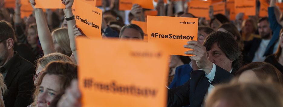 Как открытие фестиваля «Молодость» стало акцией Free Sentsov - фоторепортаж