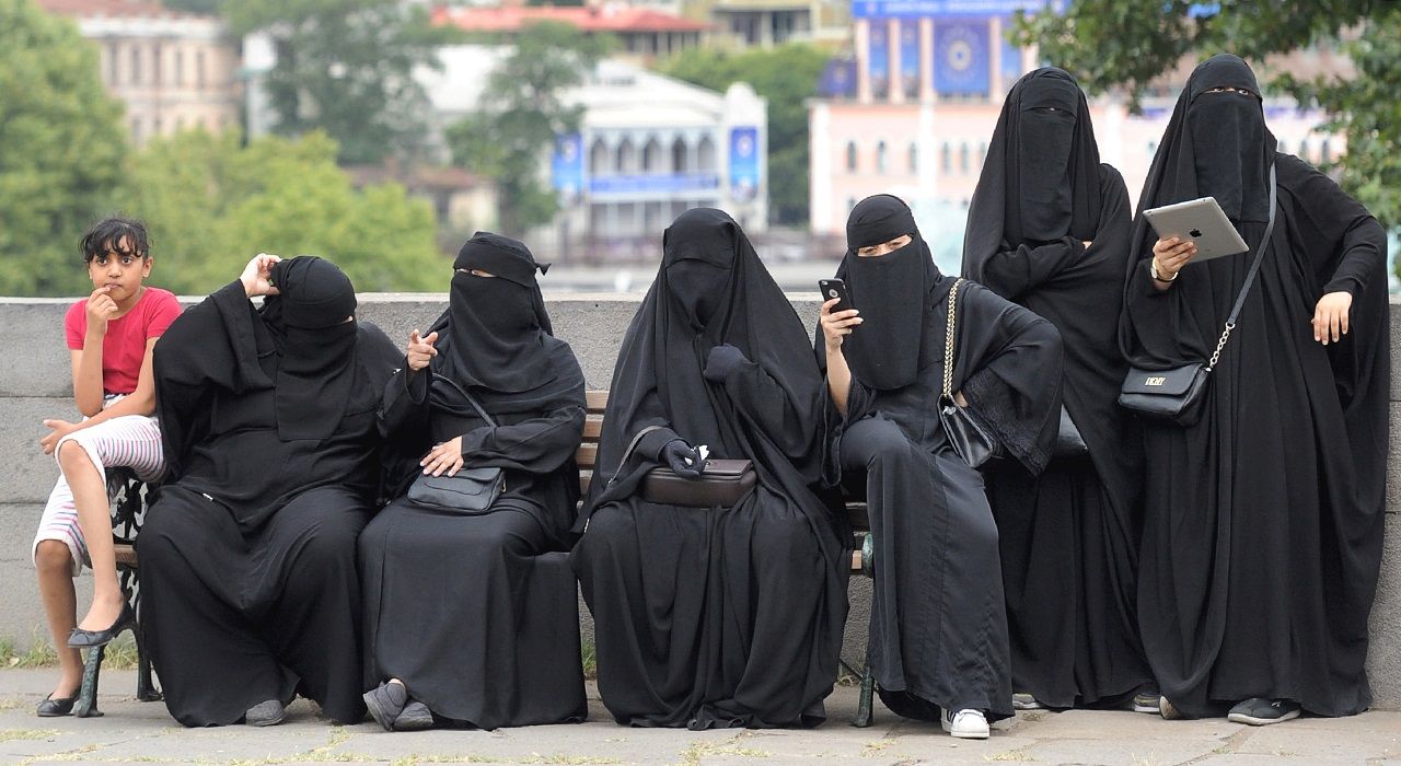 Власти Дании запретили носить паранджу и никаб. В каких странах уже действует такой закон?