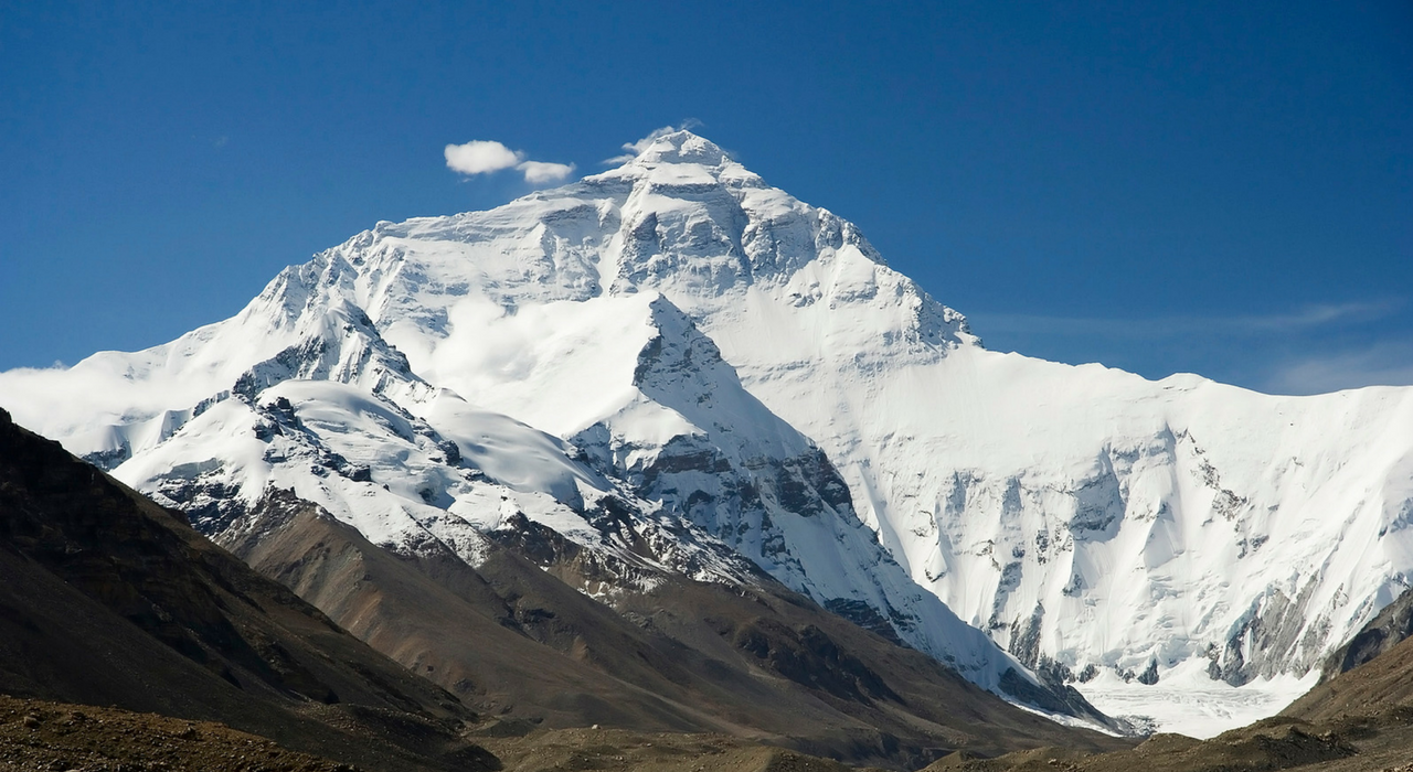 Эверест превращается в самую высокую свалку в мире. Как решить эту проблему?