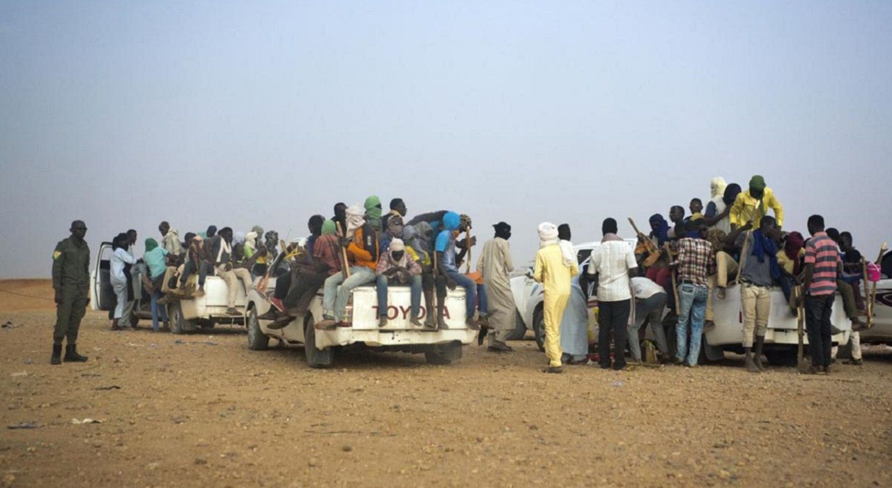 Тысячи мигрантов в Сахаре умирают от нехватки воды и еды после изгнания из Алжира