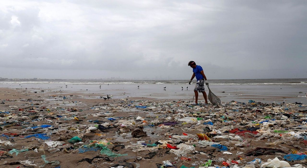 В Мумбаи запретили использование изделий из одноразового пластика. За нарушение - тюремный срок