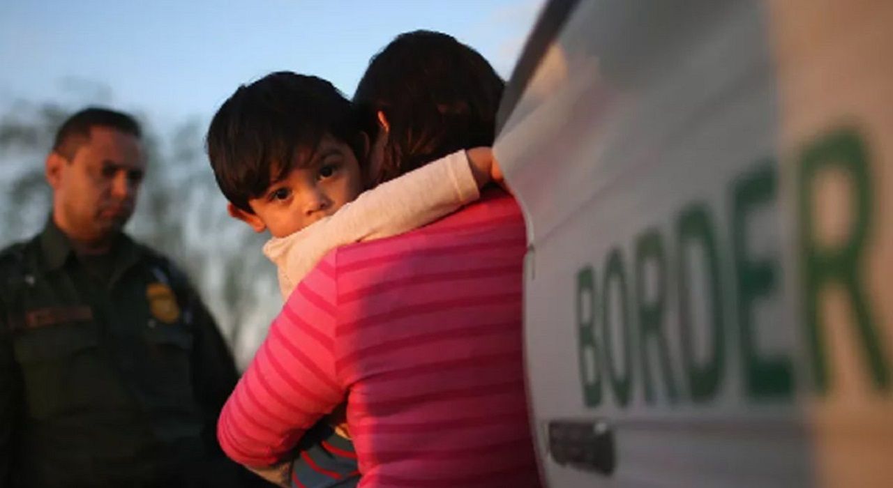 Миграционный скандал в Америке: детей судят без родителей